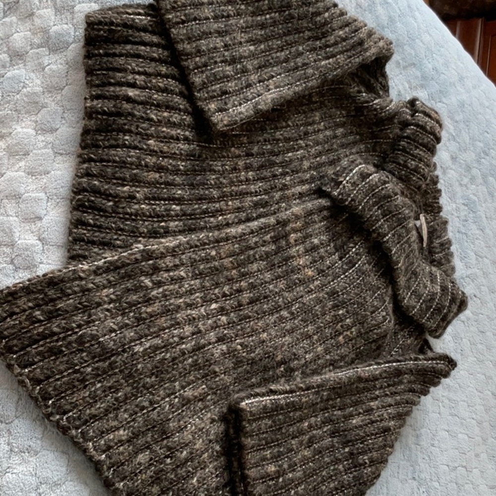 Dressy sweater with gentle glitter threading, hearing bone wool knit